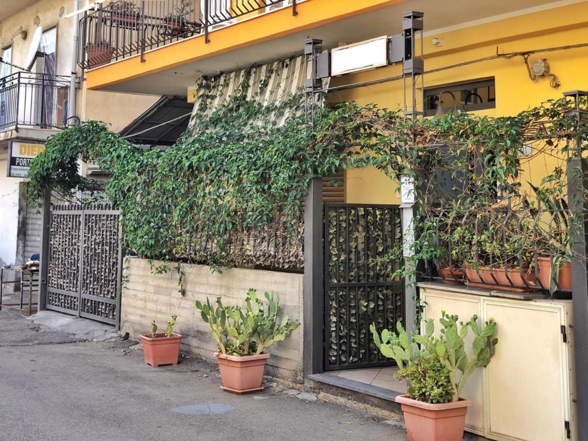 Apartamento Tiziana Giardini-Naxos Exterior foto