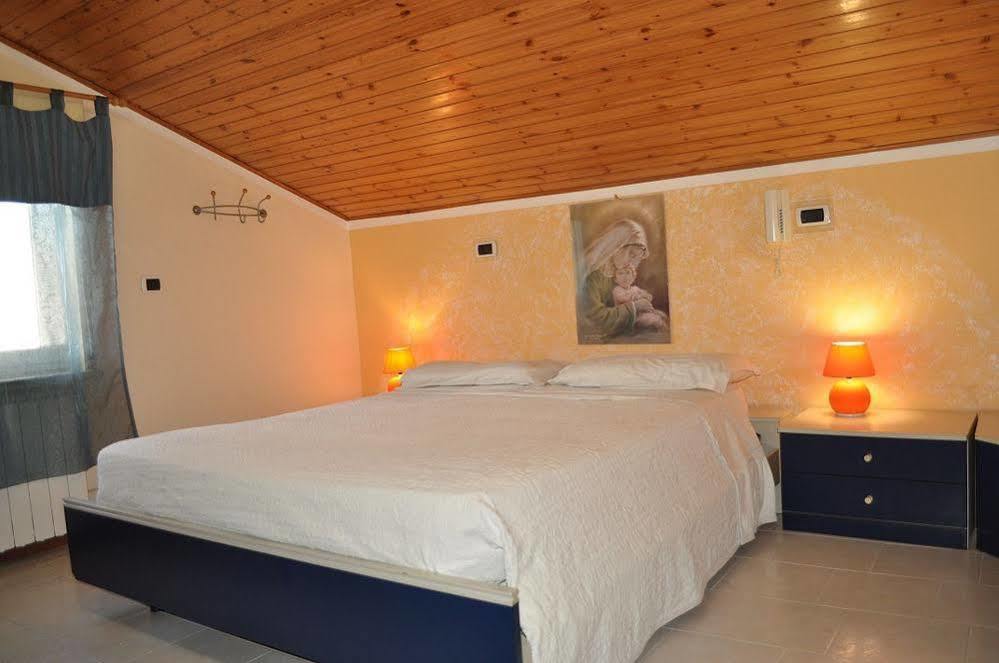 Apartamento Tiziana Giardini-Naxos Exterior foto